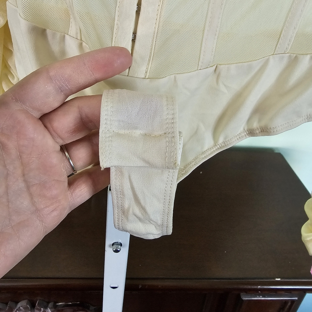 Privy Meshin Up Mesh Long Sleeved Bodysuit Cream Size Large - Picture 5 of 8